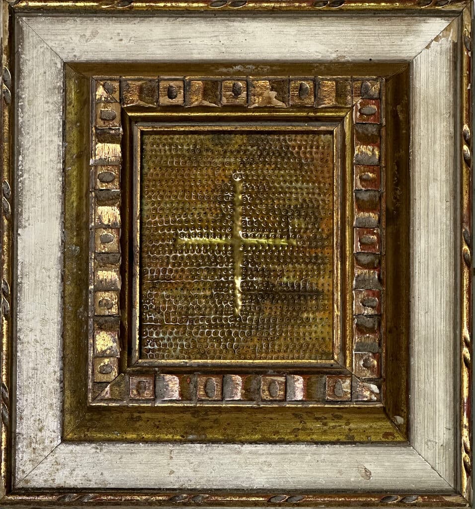 Mensaje de Mathias Goeritz - Hammered brass and metal fasteners on board, 1960s