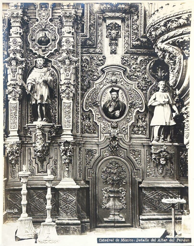 Catedral de México: Detalle del Alar del Perdón de Guillermo Kahlo - Gelatin on silver print, 1920´s