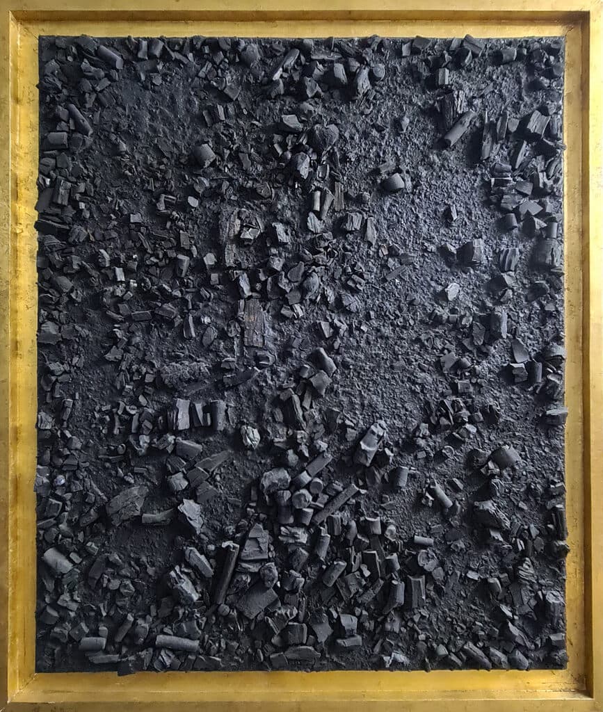 54 de Beatriz Zamora - Charcoal and wood, 1978
