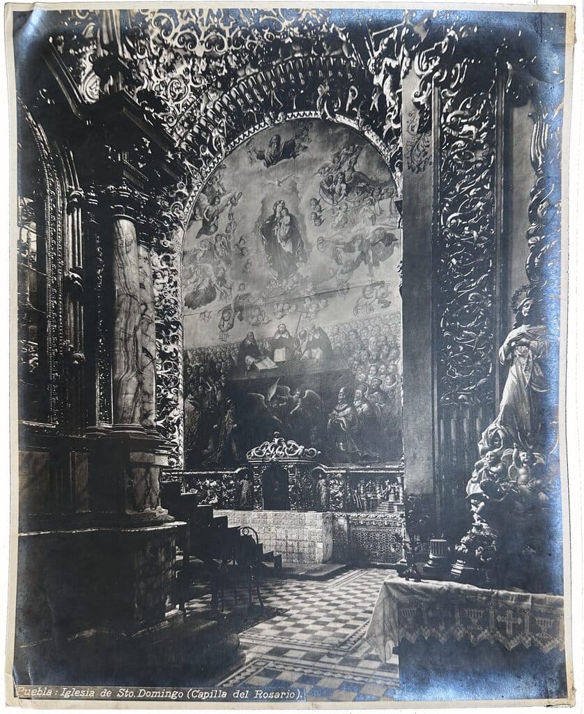 Puebla: Iglesia de Sto. Domingo (Capilla del Rosario). de Guillermo Kahlo - Gelatin on silver print, Principios del siglo XX
