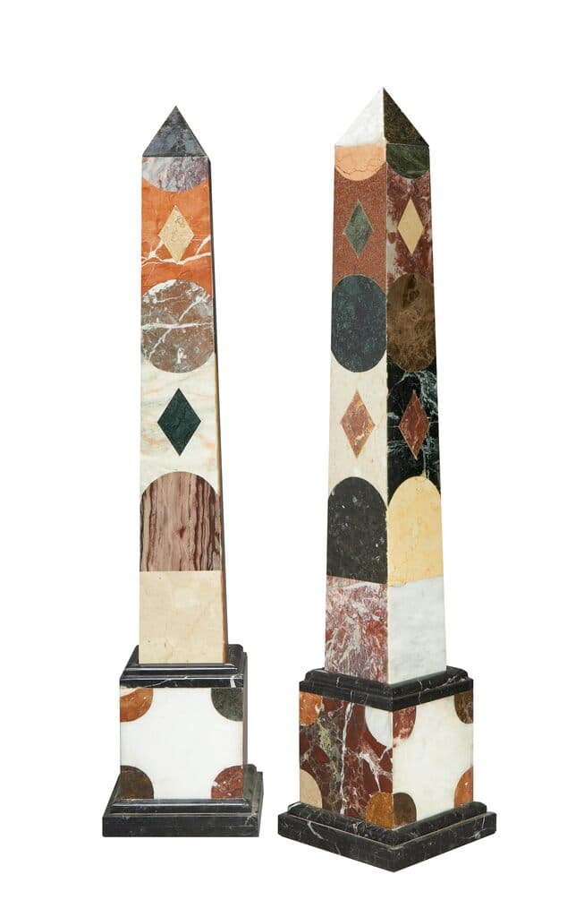 A pair of Neoclassical style specimen marble obelisks de Unknown Artist - Petra dura, Siglo XIX