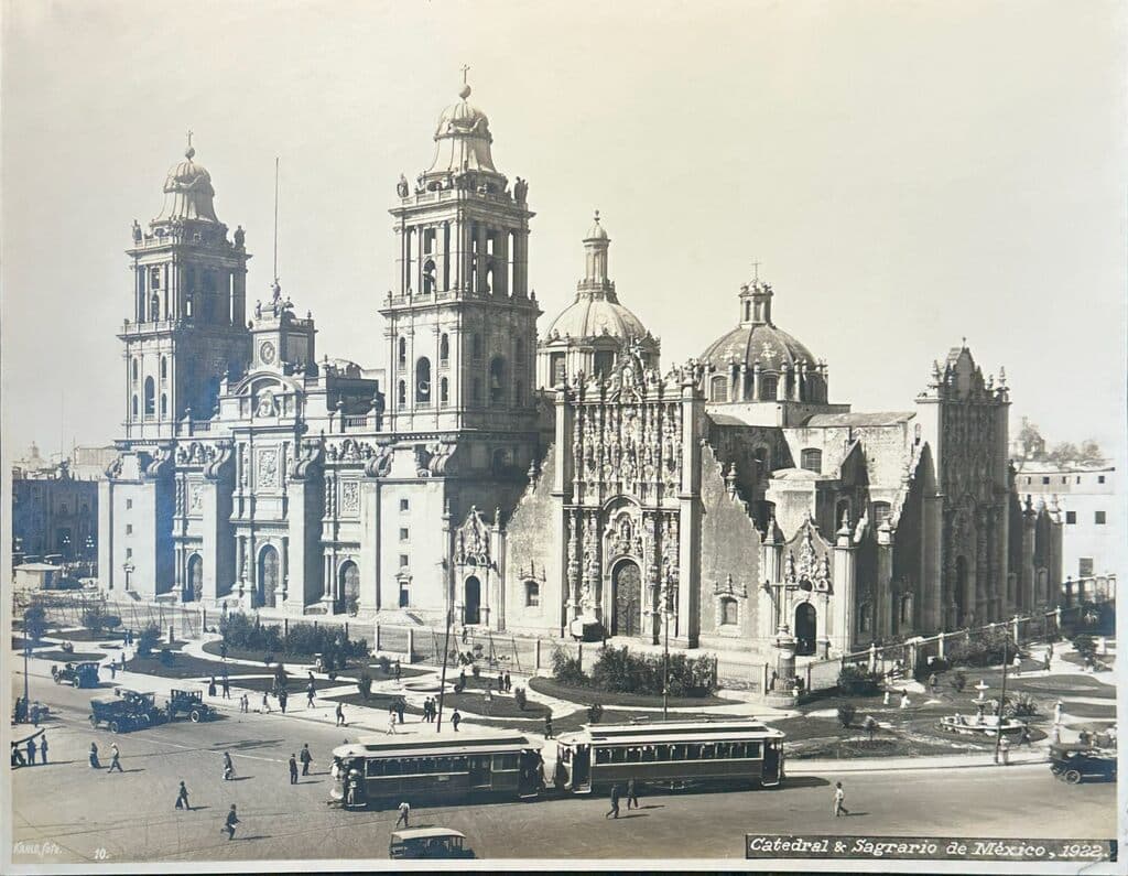 Catedral & Sagrario de México de Guillermo Kahlo - Gelatin on silver print, 1922
