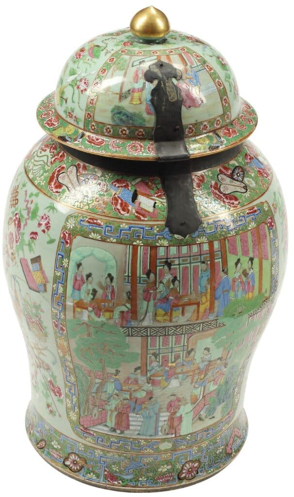Chinese Rose Medallion Lidded Temple Jar de Unknown Artist - Rose Medallion porcelain with iron mount, 1820s