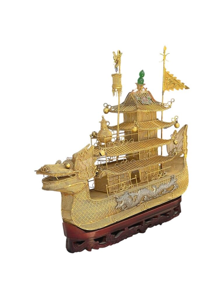 Champleve enamel chinese ceremonial boat de Unknown Artist - Golden wire, Principios del siglo XX