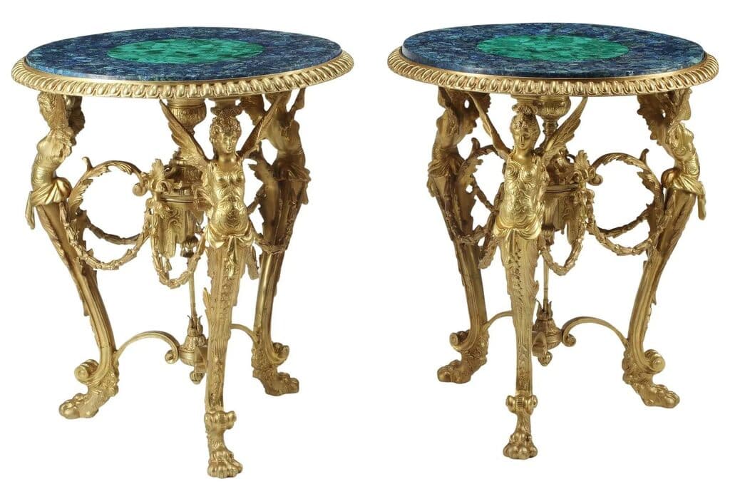 Ornate Regence style bronze dore figural pedestal tables de Unknown Artist - Circular azurite and malachite tops, rising on winged caryatid supports, ending on paw feet, Siglo XIX