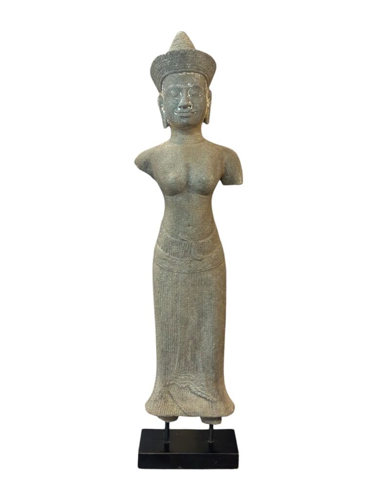 Sandstone figure of Uma Devi, Angkor Wat Period de Khmer - Sandstone, Siglo XII