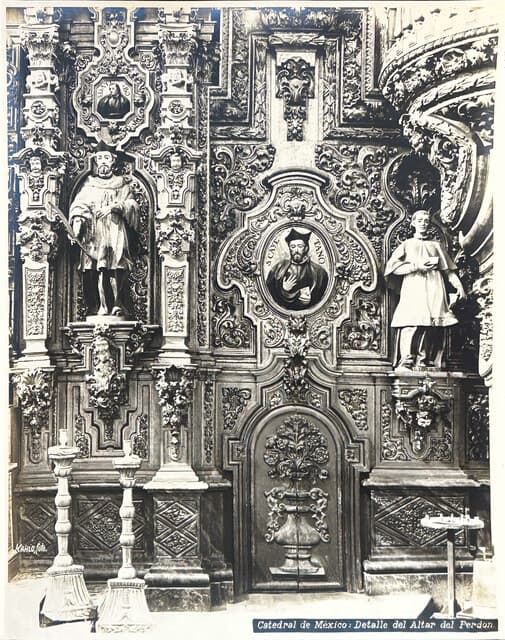 Catedral de México: Detalle del Alar del Perdón de Guillermo Kahlo